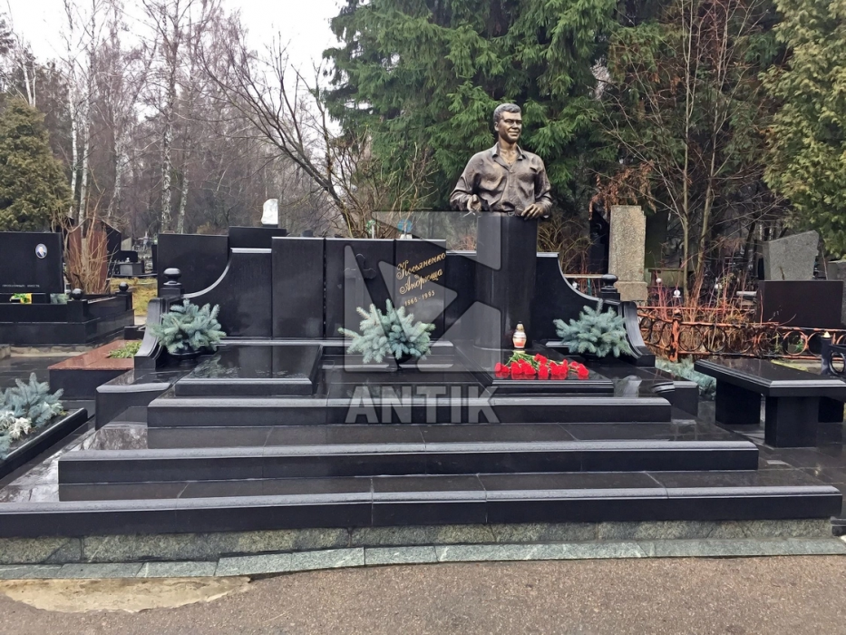 Какие бывают надгробные памятники: основные критерии выбора